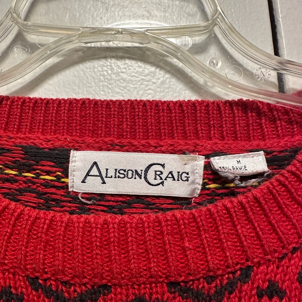 Pattern Red Sweater - Picture 4 of 4
